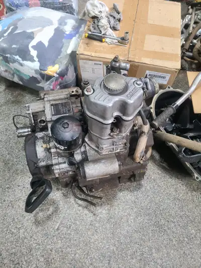 Bombardier Traxter 500cc engine, work good. Only need to change the shifter rod.