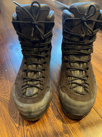 Salewa men’s mountain trooper mid size 11.5 hiking boots 
