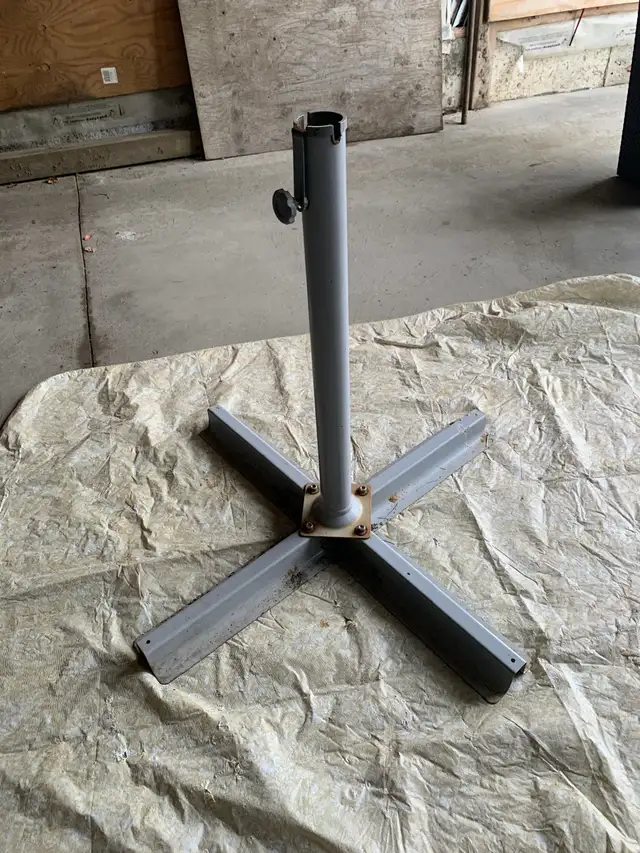 Patio Umbrella Stand in Patio & Garden Furniture in Markham / York Region - Image 3