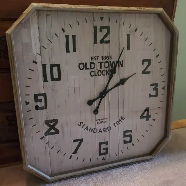 Beautiful Wall Clock in Home Décor & Accents in Markham / York Region - Image 2