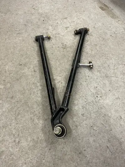 Used right, lower control arm from 2007 MXZ 800HO Blizzard, incudes hardware as shown.