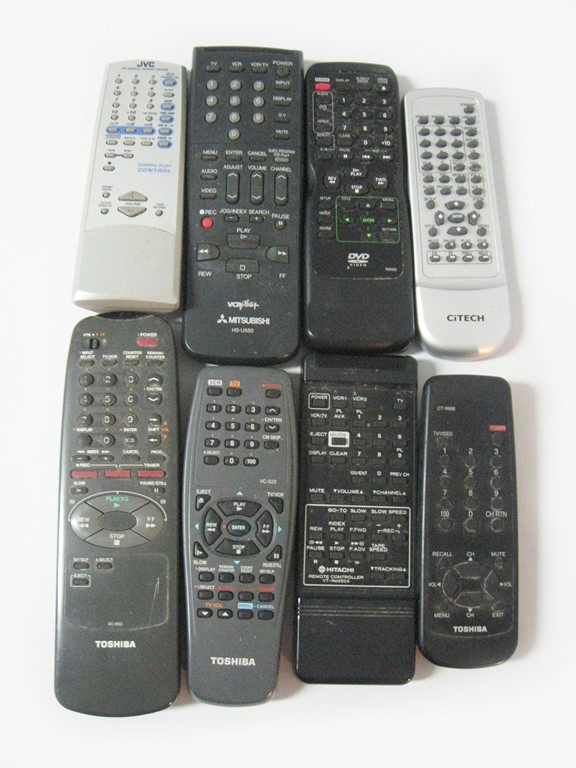 8 télécommandes dans Appareils électroniques  à Granby