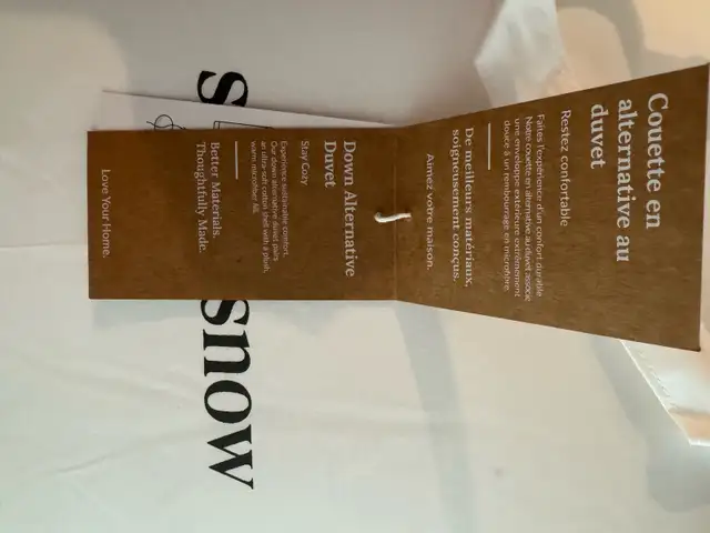 silk & snow down duvet (brand new) in Bedding in Ottawa - Image 5