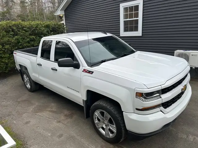2018 Chevy Silverado 1500 4x4 ext cab V8