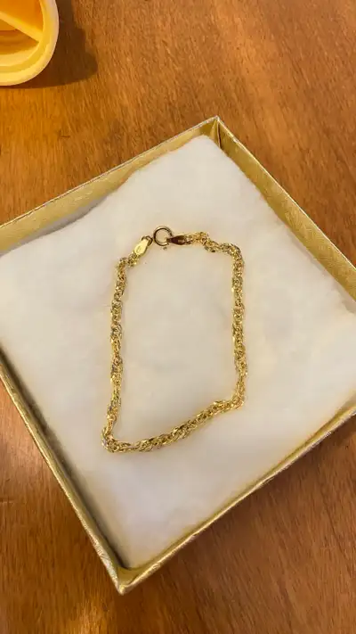 750 Italy (18K) gold bracelet , View more