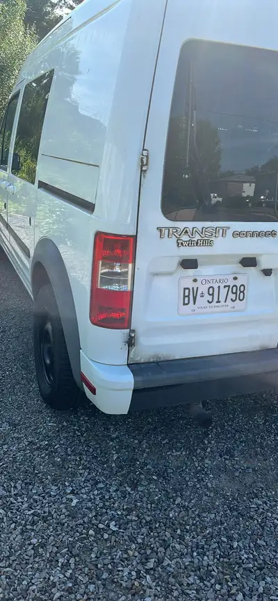 Ford transit connect XLT all new brakes 6months ago air cond needs filled only 110 no accidents in g...