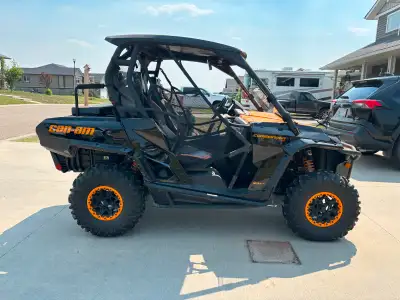 Like new 2015 Canam Commander 1000 XT-P. 466 km/45 hrs, this machine has had very little use. Comes...