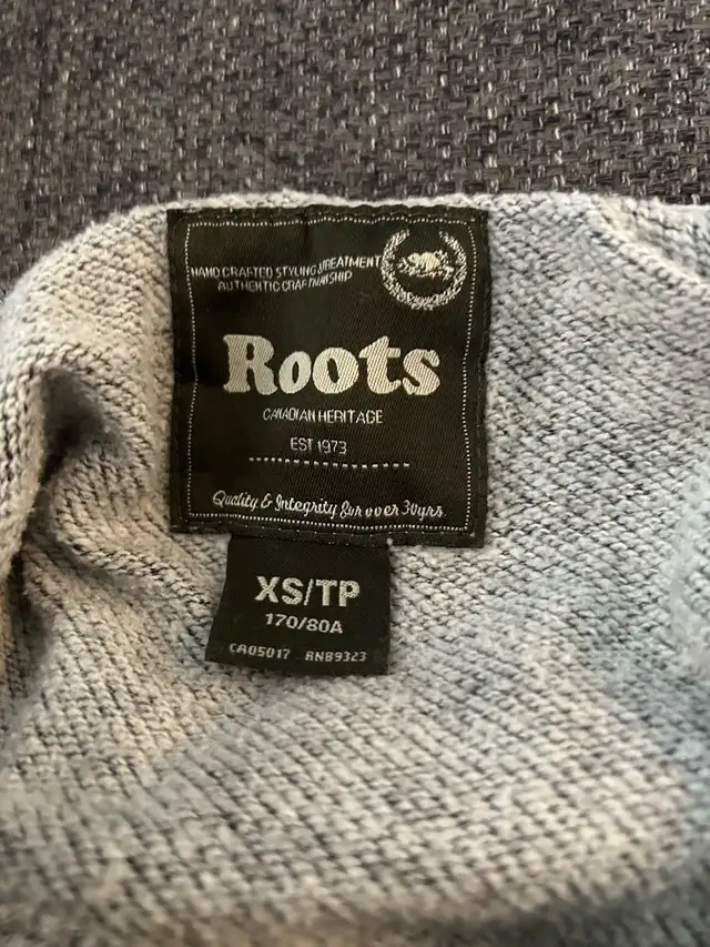 Roots hoodie in Kids & Youth in City of Toronto - Image 5