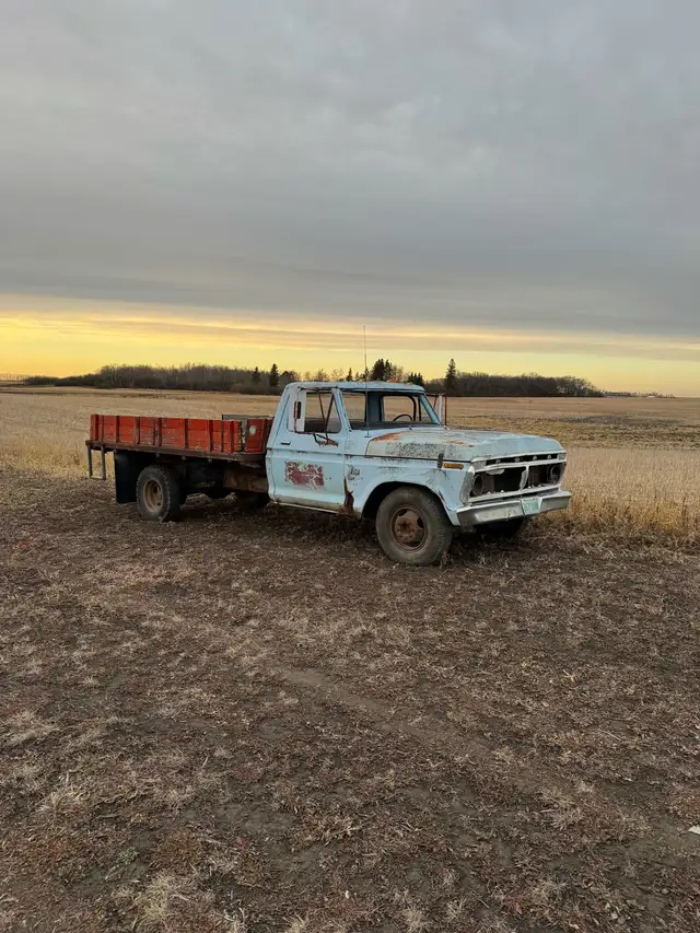1973 Ford F350 Dump Truck