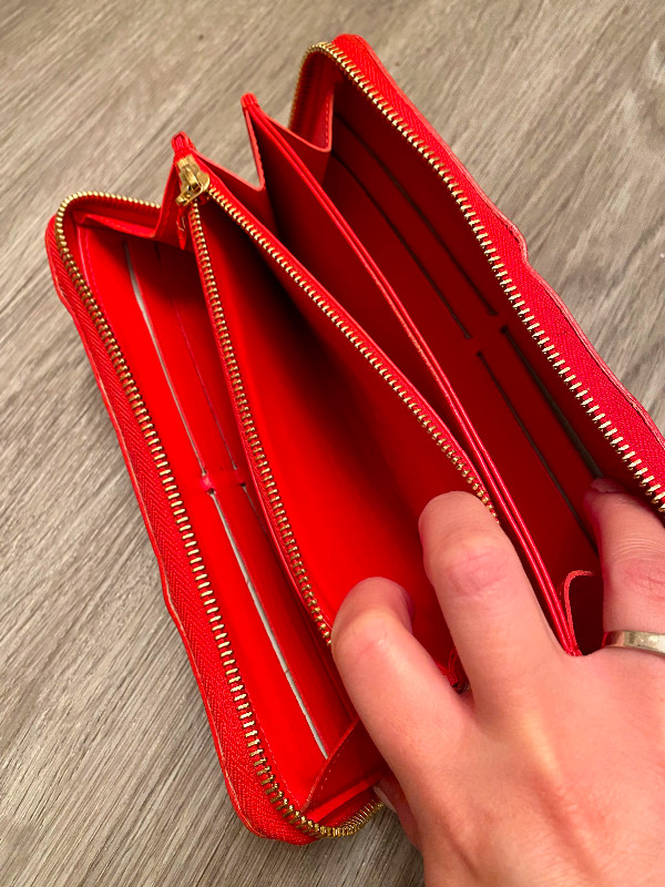 Louis Vuitton wallet in Women's - Bags & Wallets in Edmonton - Image 2