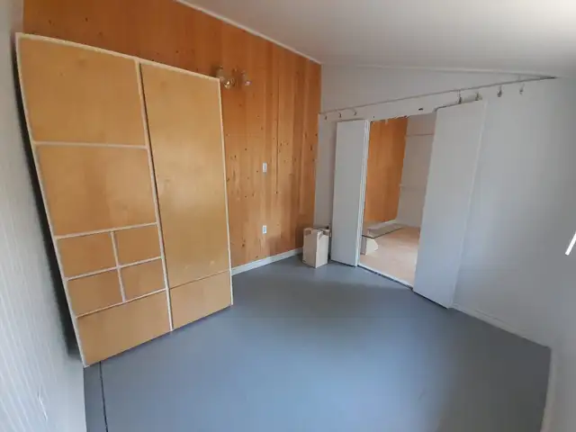 Small 1 BDRM Bachelor Apmt Near Sutton, ON