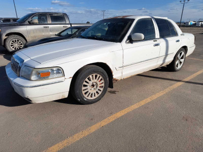 Parting out 06 grand marquis