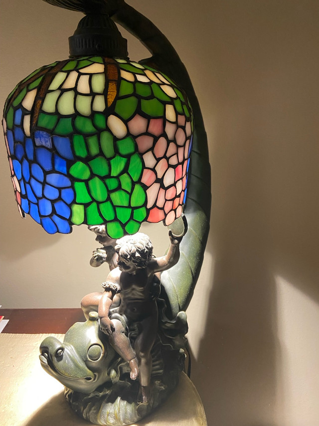 Vintage stained glass lamp in Arts & Collectibles in Mississauga / Peel Region - Image 3