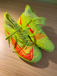 Souliers soccer d'intérieur/Indoor soccer shoes