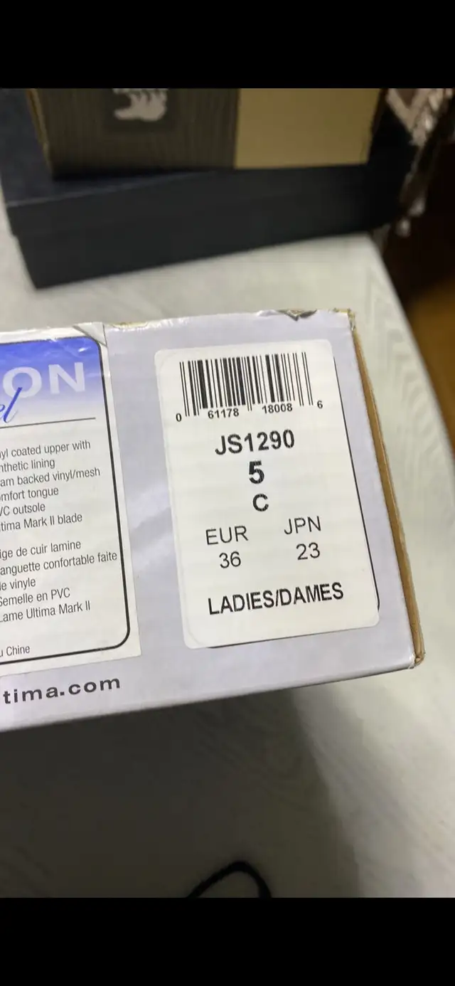  JACKSON WOMEN'S FIGURE SKATES size5 in Skates & Blades in Mississauga / Peel Region - Image 5