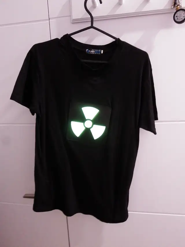 Size: Small Déguisement d'Halloween Allume avec la music T-Shirt in Costumes in Sherbrooke - Image 3