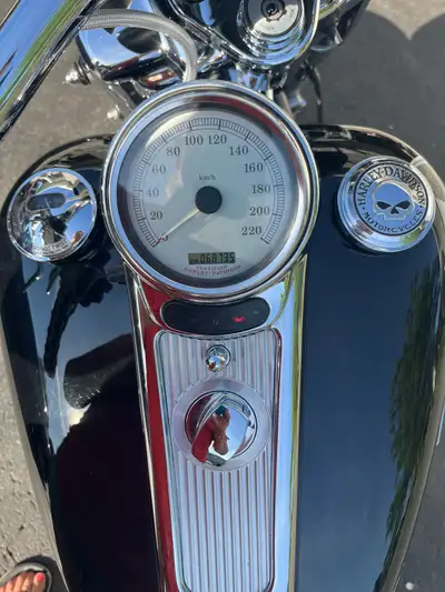 Harley Davidson Road King, 2005 super clean and taking care of! Black with chrome.! 68735KM, fuel in...