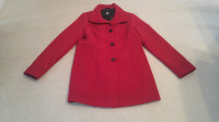 Manteau rouge (grandeur médium) à vendre 30$