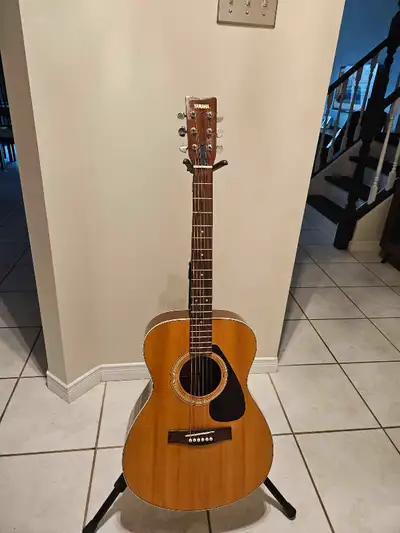 Yamaha FG331 folk 70's guitar, View more