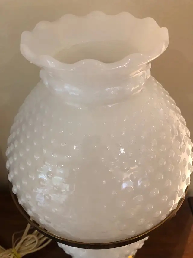 Milk Glass Hobnail Parlour Lamp in Indoor Lighting & Fans in City of Toronto - Image 5