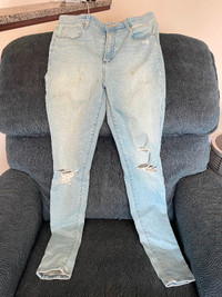 Abercrombie & Fitch ladies denim jeans: size 6. Waist 28