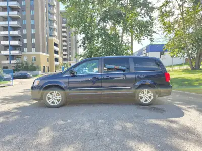 Crew Comfort & Interior Features 7-passenger seating 8-way power driver’s seat with lumbar support ️...
