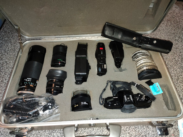 Canon AE-1, Olympus xa 2, SET, 5 Lenses, accessorie in in Cameras & Camcorders in Edmonton - Image 2