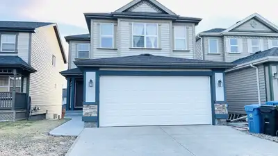 Beautiful 3-Bedroom Upper-Level Home for Rent — Coventry Hills **Spacious and bright 2-storey upper...