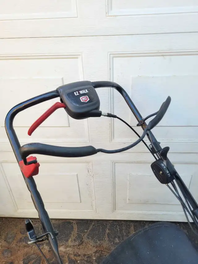 Craftsman self propelled lawnmower  in Lawnmowers & Leaf Blowers in Kitchener / Waterloo - Image 3