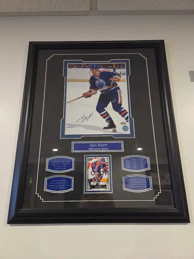 oiler autographed memorabilia  in Arts & Collectibles in Edmonton - Image 5