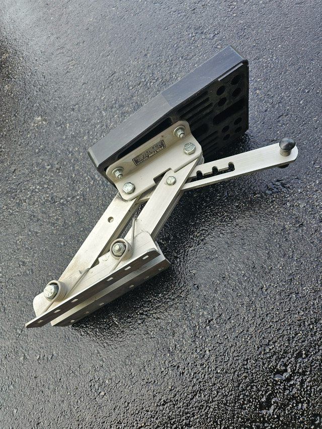 Transom Bracket  in Fishing, Camping & Outdoors in Hamilton