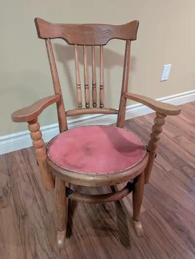 Petite chaise berçante ANTIQUE, View more