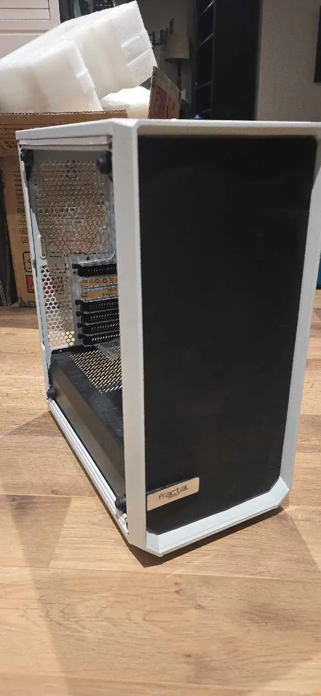 Fractal Design Meshify 2 in System Components in Ottawa - Image 2
