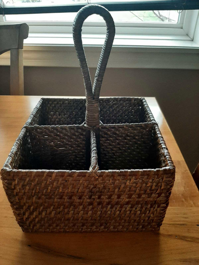 WICKER UTENSIL HOLDER in Kitchen & Dining Wares in St. Catharines - Image 2
