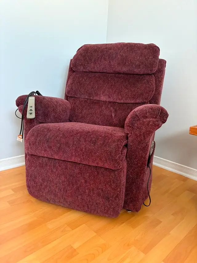 FAUTEUIL RELEVEUR ÉLECTRIQUE in Chairs & Recliners in Gatineau - Image 3