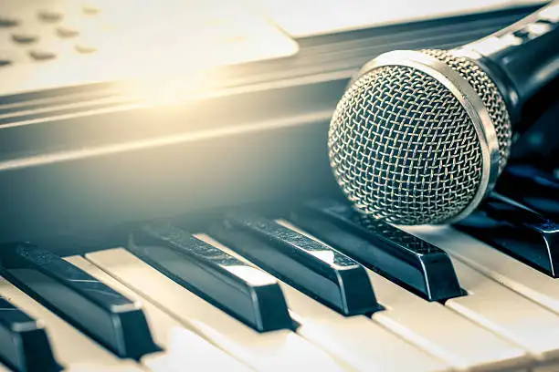 Seeking Female Vocalist/Keyboardist For Cover Band