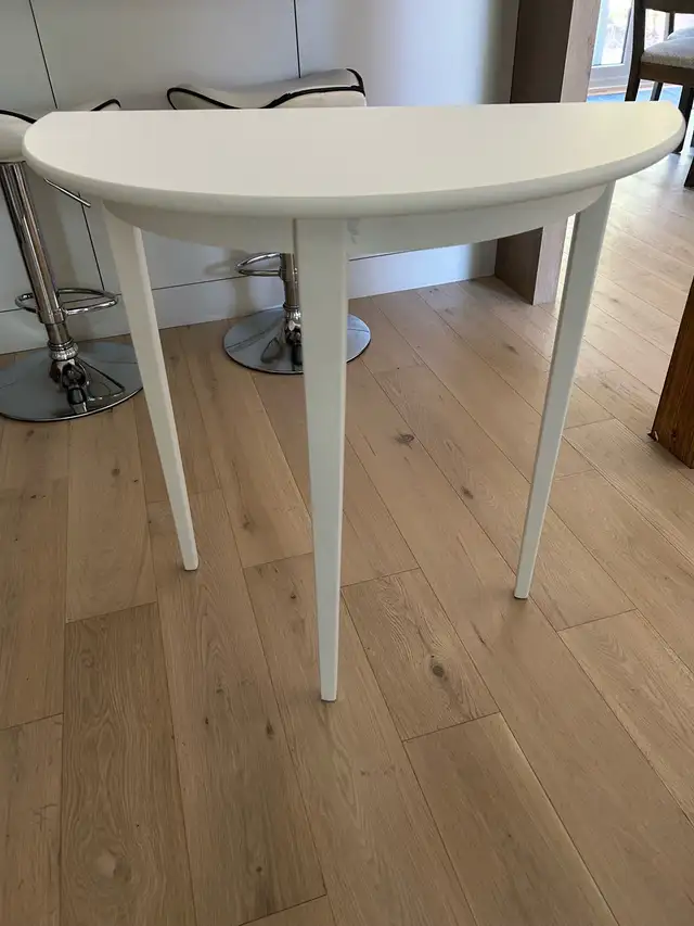 Table d'appoint in Other Tables in Longueuil / South Shore - Image 3