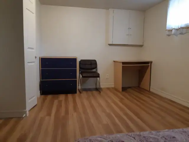 Room for Rent $750.close to Kennedy subway.