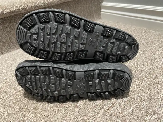 Rain Boots - Kamik Boys’ Riptide Waterproof size 6 Youth in Kids & Youth in Dartmouth - Image 4