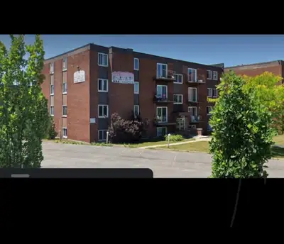 1600$ - LIBRE maintenant 5 1/2 à La Prairie -Rive Sud de Montréal, 450-444-4895. Rue Cloutier, J5R1H...