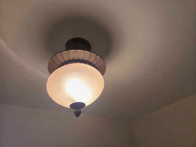 Semi Flush Mount Light fixture (bedroom / hallway / bathroom) in Indoor Lighting & Fans in Markham / York Region - Image 6