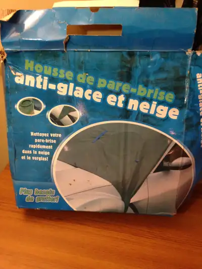 Housse de pare-brise. Dimensions: Largeur en haut 130 cm en bas 160 cm Hauteur 100 cm Anti-glace et...