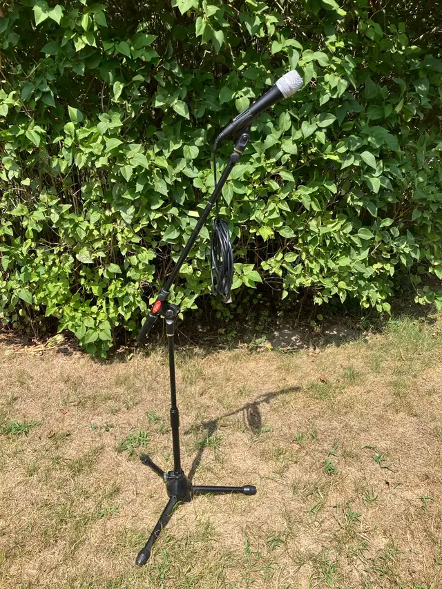  Shure PG57-LC Cardioid Dynamic Instrument Microphone with t in Pro Audio & Recording Equipment in Markham / York Region - Image 6