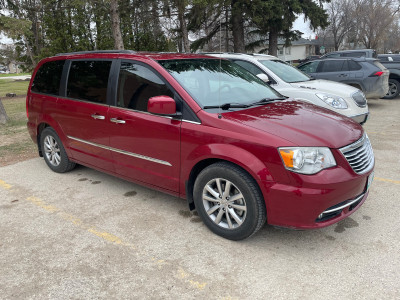 2014 Chrysler town & country 