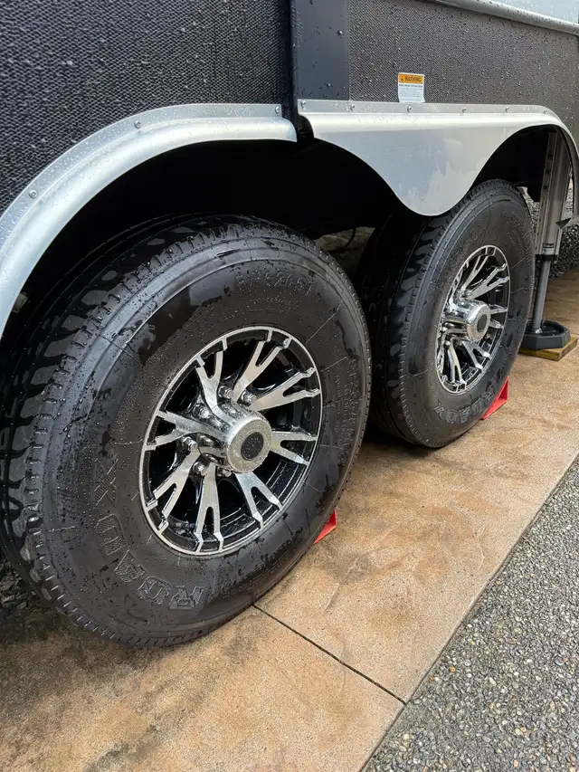 2019 Dutchmen Voltage Toy Hauler  in RVs & Motorhomes in Burnaby/New Westminster - Image 6