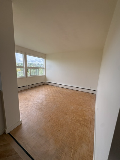 Bright 1 Bedroom Apartment located on St. Margarets Bay Rd/Crown Drive; Walking distance from Rotary...