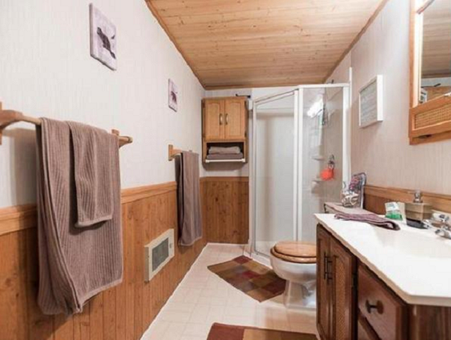 Furnished bedroom in Riverdale home (short term 5 month rental) in Room Rentals & Roommates in Whitehorse - Image 5