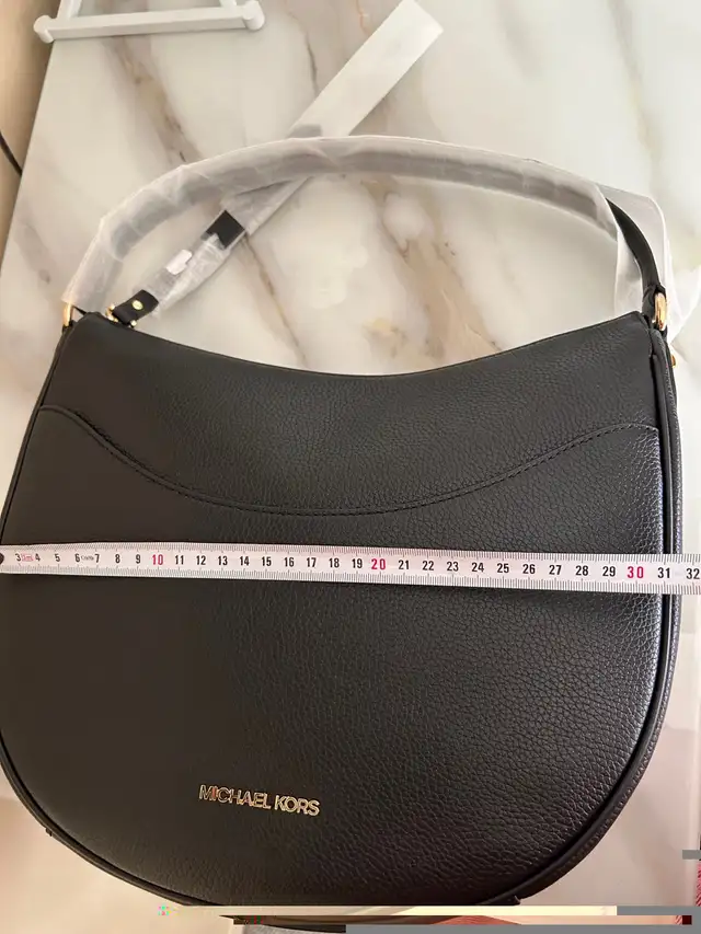 Michael Kors bag  in Women's - Bags & Wallets in London - Image 9