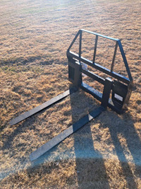 Skidsteer pallet fork attachment 