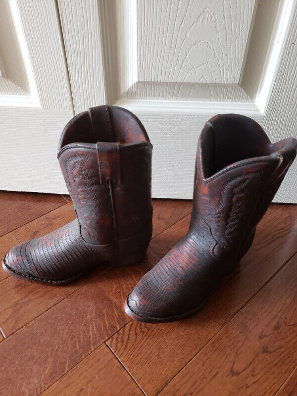 Cowboy Boots sculpture in Home Décor & Accents in Kingston - Image 2